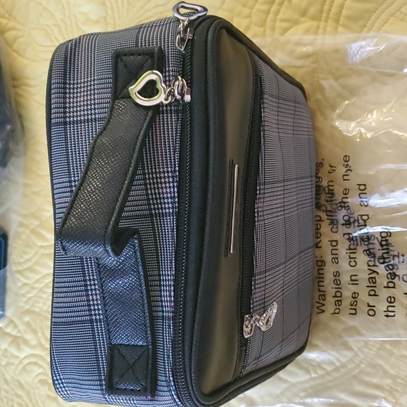 Bella Rose toiletry bag - Picture 2 of 5